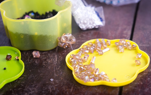 jewelry making as part of conversation class at la mariposa escula de espanol