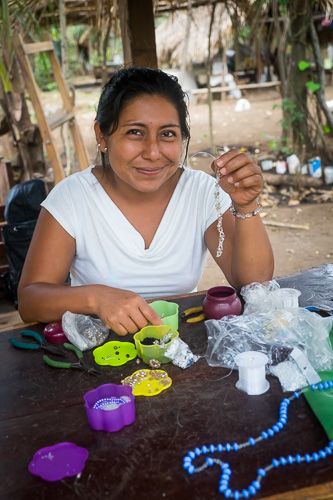 jewelry making during conversation class at La Mariposa Escuela de Espanol