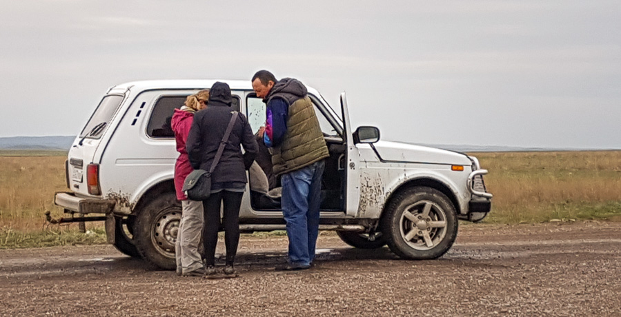 Asking for help near Tamgaly Petroglyphs - with Google Translate - Kazakhstan