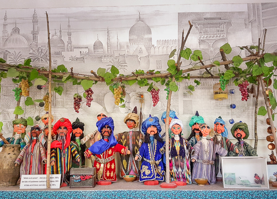 Ali Baba and the 40 thieves - puppets - Bukhara - Uzbekistan