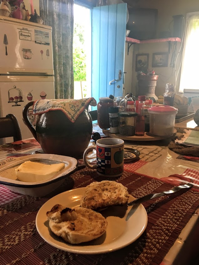 Bolo Lêvedo in Conceição's kitchen