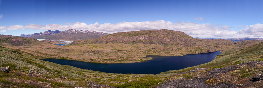 The long, deep blue lake where I had my lunch while hiking from Sillisit to Qassiarsuk via Nunataaq in South Greenland