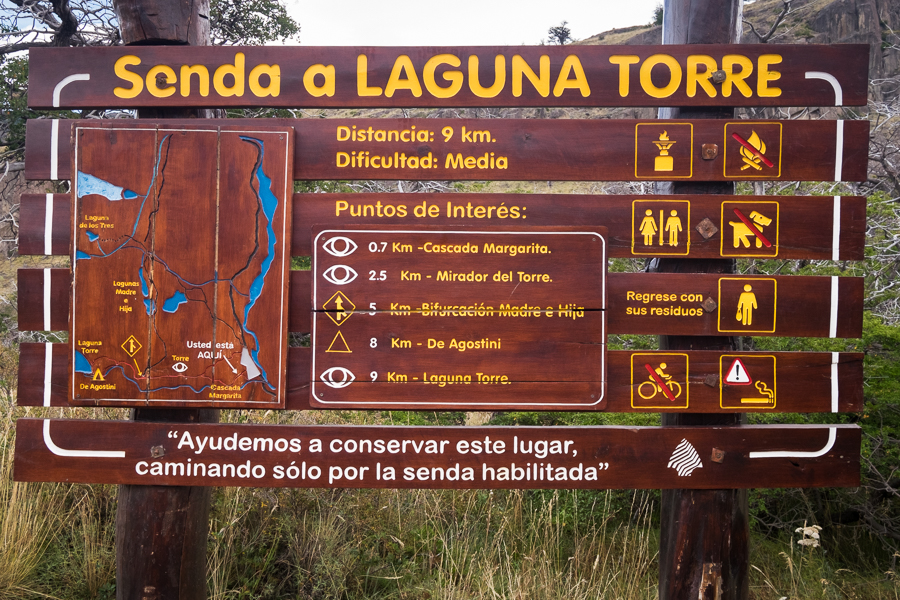 Sign for the trail to the Laguna Cerro Torre - El Chaltén - Argentina