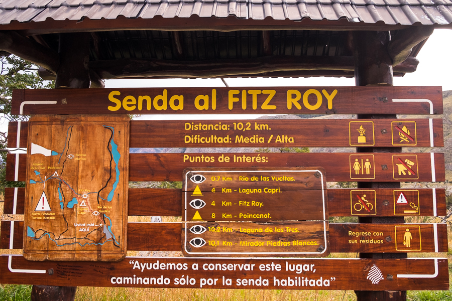 Sign for the trail to the Laguna de los Tres - El Chaltén - Argentina